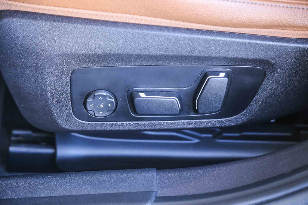 Used 2024 BMW 330i Sedan w/ Convenience Package RWD image 18