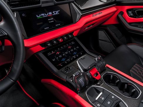 Used 2025 Lamborghini Urus SE image 24