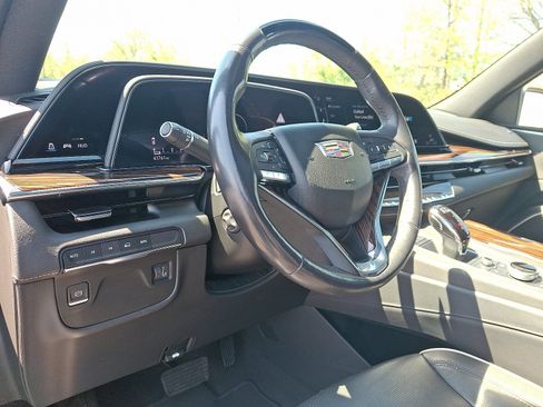 Certified 2023 Cadillac Escalade Premium Luxury AWD/4WD image 16