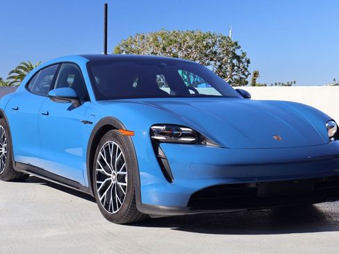 Certified 2022 Porsche Taycan 4 Cross Turismo image 7