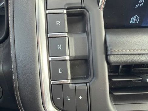 Used 2022 Chevrolet Tahoe High Country AWD/4WD image 25