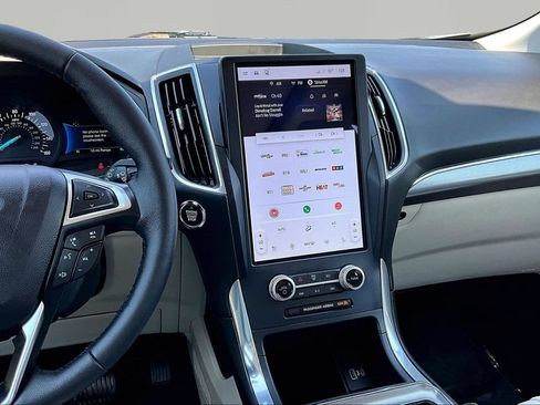 Certified 2024 Ford Edge Titanium AWD/4WD image 6