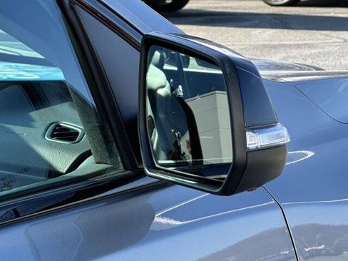 Used 2023 GMC Acadia AT4 w/ Technology Package image 5