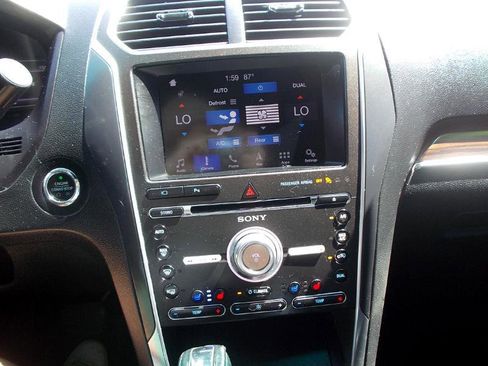 Used 2017 Ford Explorer Limited image 22