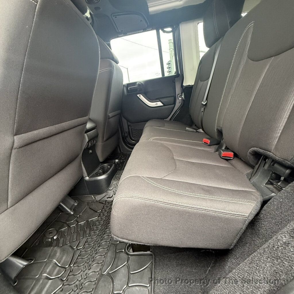 Used 2016 Jeep Wrangler Unlimited Rubicon w/ Connectivity Group AWD/4WD image 41
