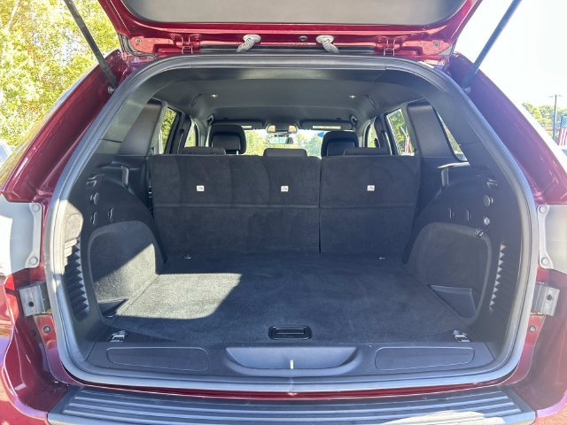 Used 2019 Jeep Grand Cherokee Laredo AWD/4WD image 11