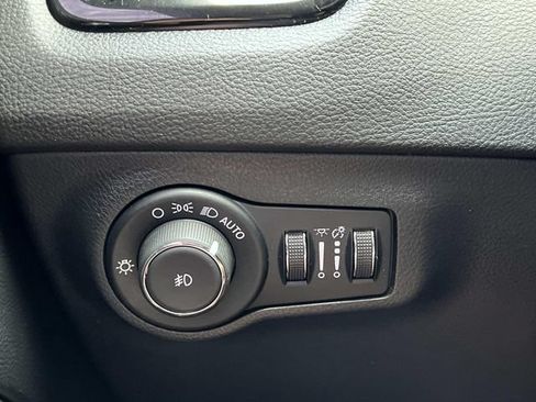 Used 2019 Jeep Compass Limited AWD/4WD image 28