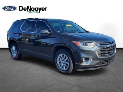 Used 2020 Chevrolet Traverse LT w/ Driver Confidence II Package image 2