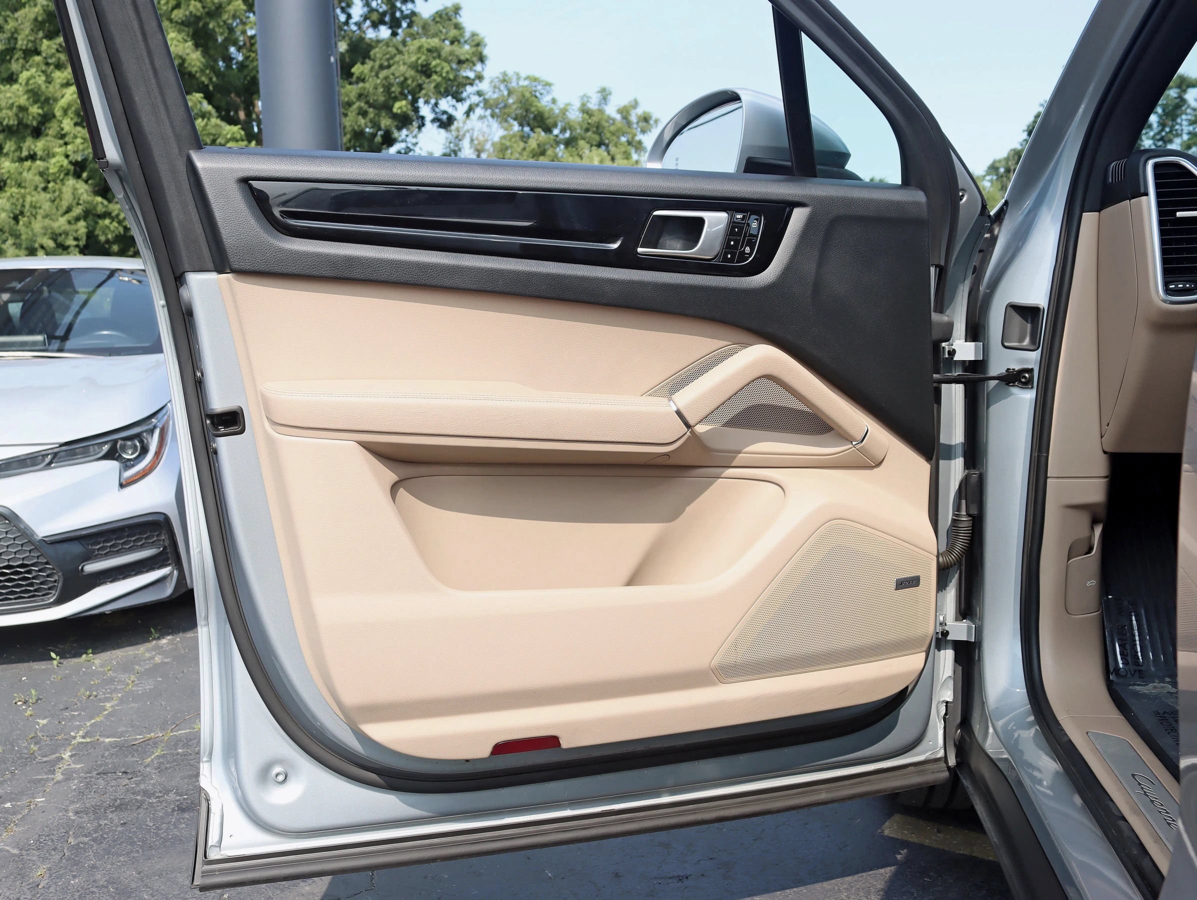 Used 2020 Porsche Cayenne AWD/4WD image 34