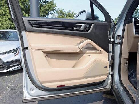 Used 2020 Porsche Cayenne AWD/4WD image 34