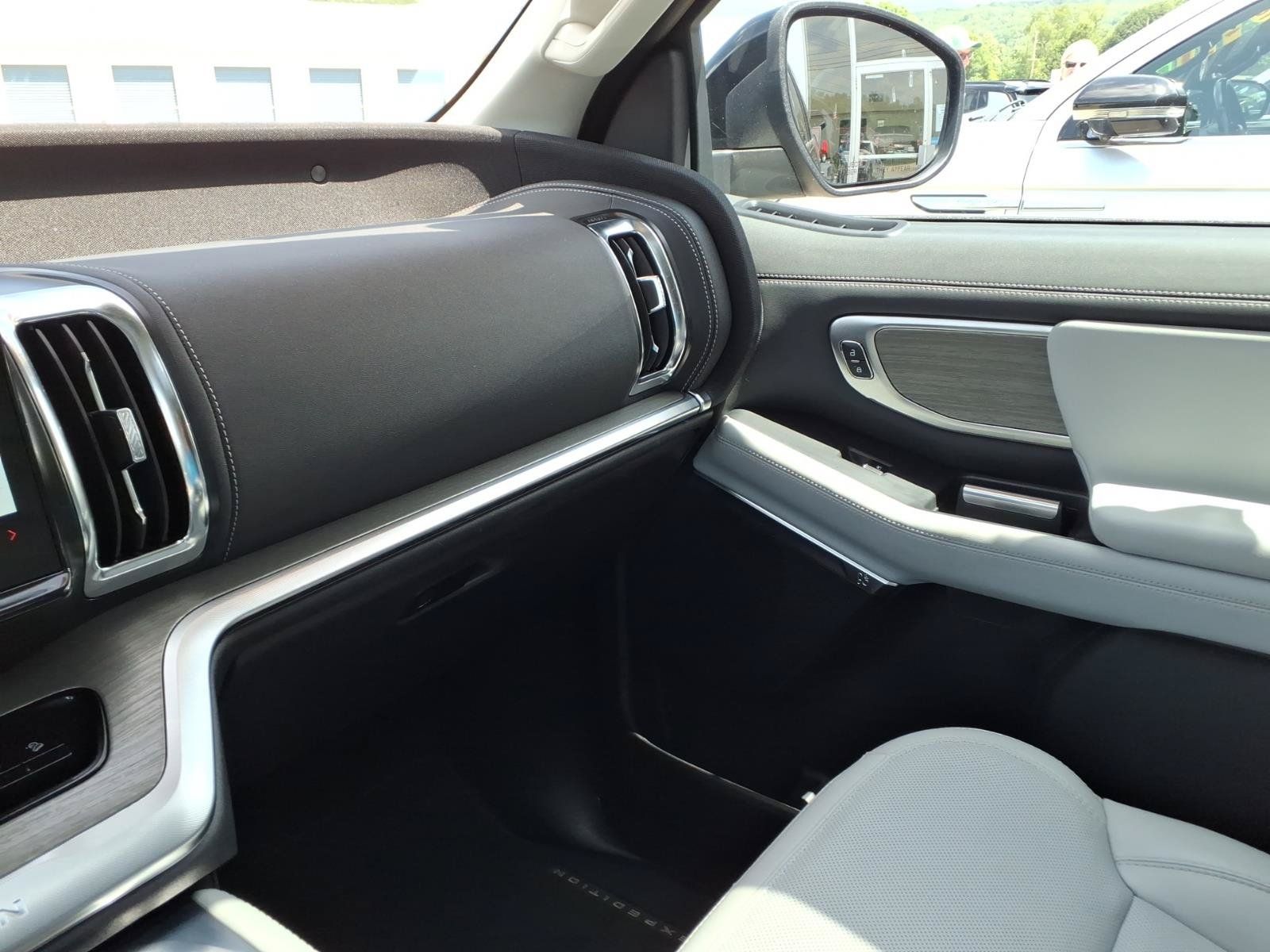 Used 2025 Ford Expedition Platinum AWD/4WD image 15