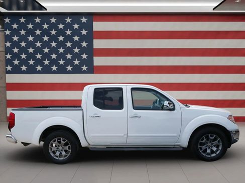 Used 2019 Nissan Frontier SL image 7