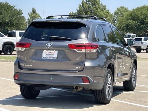 Used 2018 Toyota Highlander XLE FWD image 4