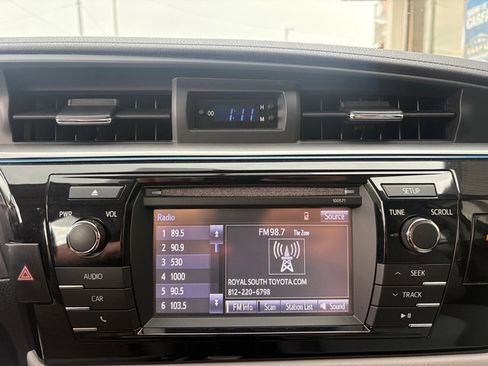 Used 2016 Toyota Corolla LE FWD image 28