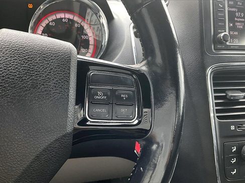 Used 2019 Dodge Grand Caravan SXT image 13