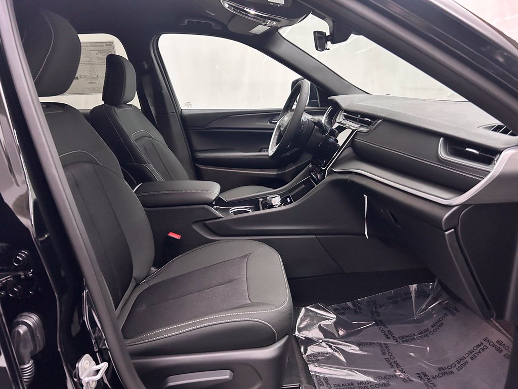 New 2027 Jeep Grand Cherokee Laredo AWD/4WD image 17