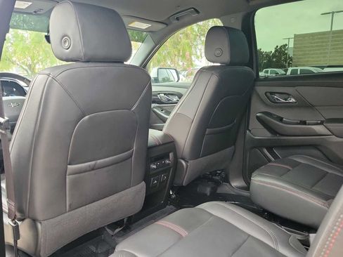 Used 2023 Chevrolet Traverse RS FWD image 16
