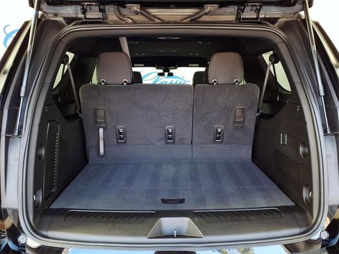 Used 2022 GMC Yukon XL SLE w/ Gmc Pro Safety Plus Package image 10