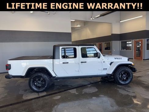 Used 2024 Jeep Gladiator Sport AWD/4WD image 9