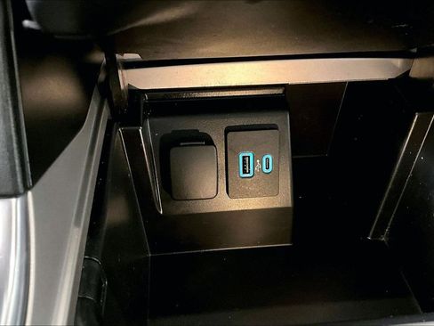 Used 2023 Ford Explorer XLT w/ Equipment Group 202A image 33