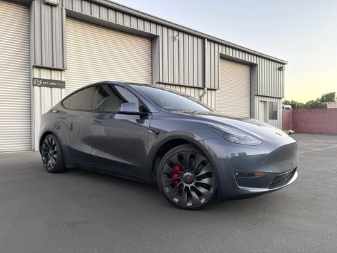 Used 2023 Tesla Model Y Performance AWD/4WD image 2