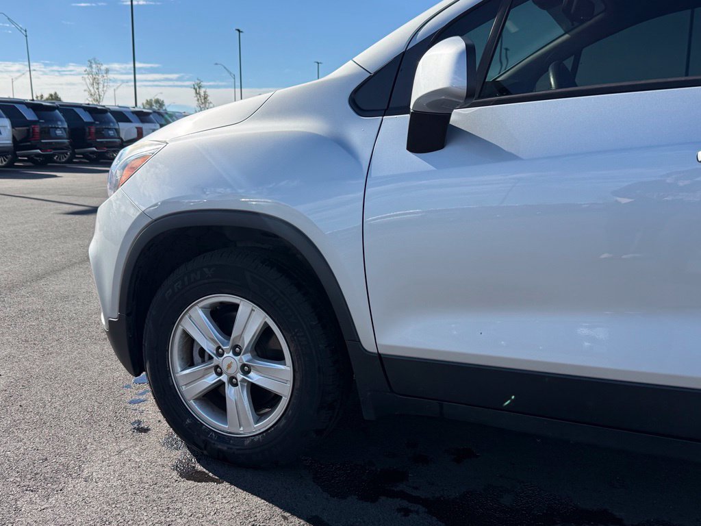 Used 2021 Chevrolet Trax LS w/ Tint and Cruise Package AWD/4WD image 29