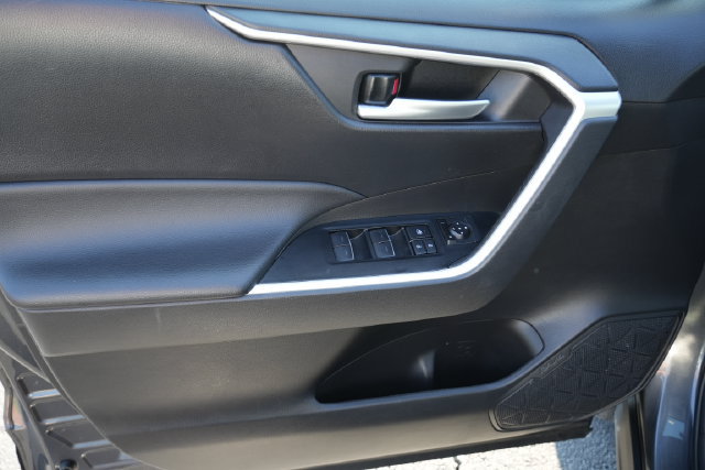 Used 2025 Toyota RAV4 XLE FWD image 22