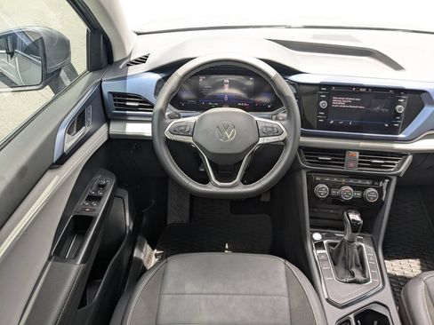Used 2024 Volkswagen Taos SE w/ Panoramic Sunroof Package FWD image 14