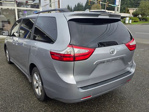 Used 2018 Toyota Sienna LE FWD image 7