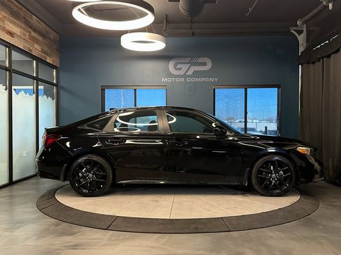 Used 2025 Honda Civic Sport image 2