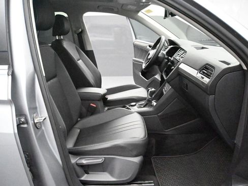 Used 2024 Volkswagen Tiguan SE image 16