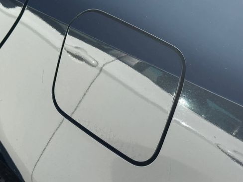 Used 2022 Toyota Corolla LE image 11