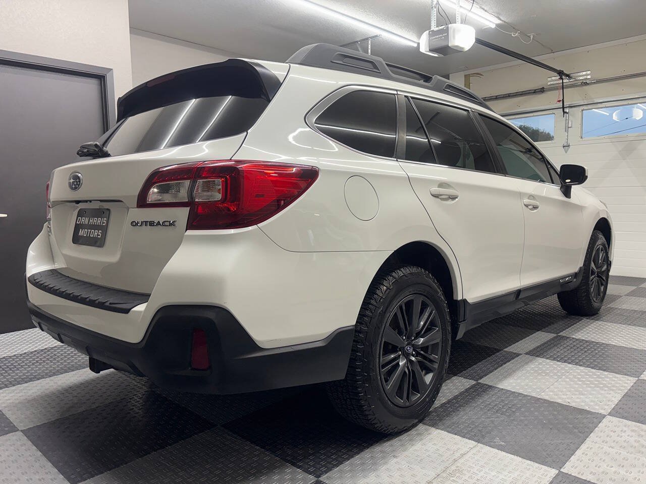 Used 2018 Subaru Outback 2.5i Premium w/ Popular Package #1 AWD/4WD image 8