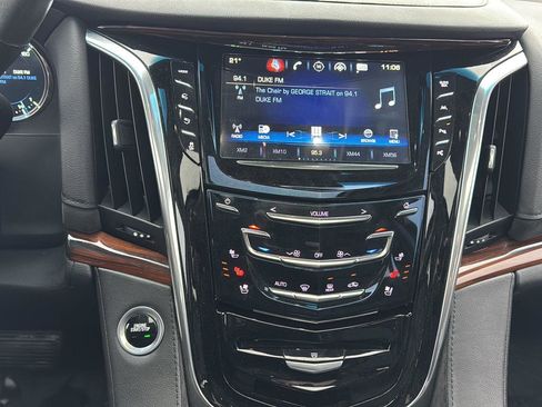 Used 2017 Cadillac Escalade Luxury image 14