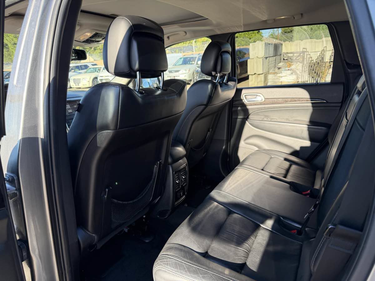 Used 2012 Jeep Grand Cherokee Laredo RWD image 17