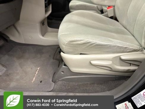 Used 2011 Toyota Sienna Base image 27