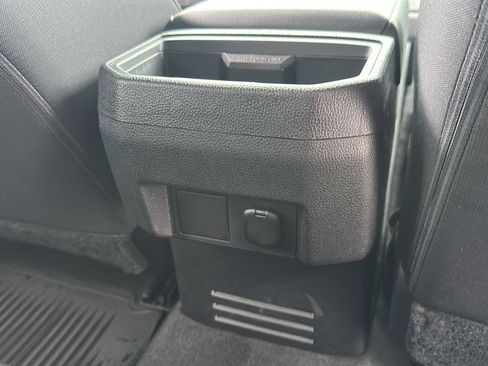 Certified 2025 Toyota Tacoma SR5 AWD/4WD image 23