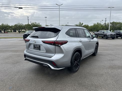 Used 2025 Toyota Highlander XSE AWD/4WD image 5