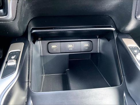 Used 2022 Kia Sorento S image 32