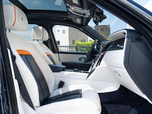 Certified 2019 Rolls-Royce Cullinan AWD/4WD image 35
