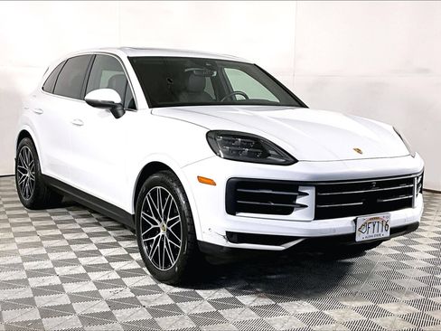 Certified 2024 Porsche Cayenne AWD/4WD image 7