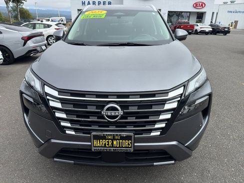 Used 2025 Nissan Rogue SL w/ Tech Package AWD/4WD image 9