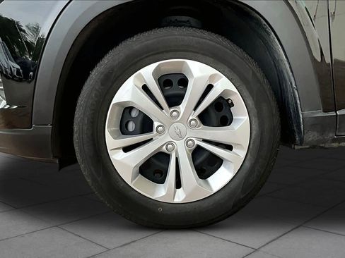 Used 2025 Chevrolet Trax LS FWD image 9
