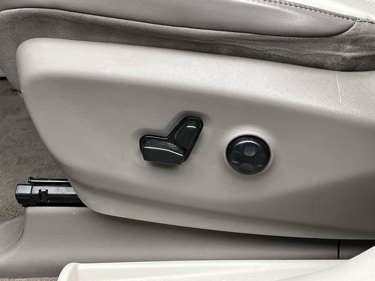 Used 2021 Chrysler Voyager Lxi FWD image 9
