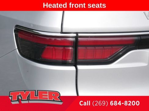 Used 2024 Jeep Wagoneer L Series II w/ Flexible Seating Group AWD/4WD image 12