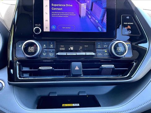 Used 2023 Toyota Highlander XLE FWD image 18