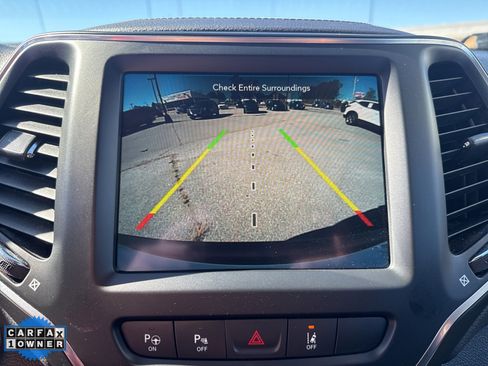 Used 2023 Jeep Cherokee Altitude Lux image 13