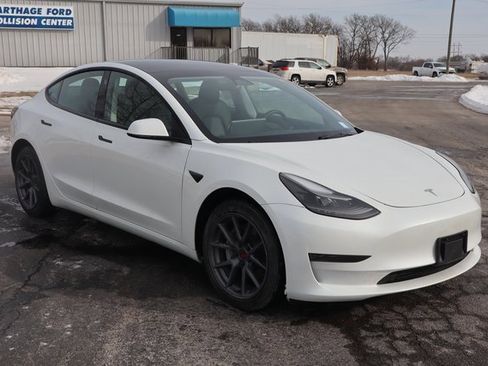 Used 2023 Tesla Model 3 Standard Range image 16