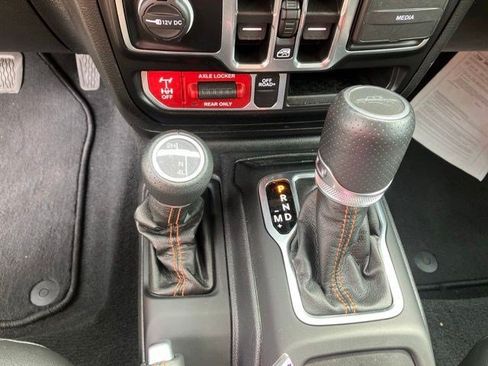 Used 2022 Jeep Gladiator Mojave w/ LED Lighting Group AWD/4WD image 21