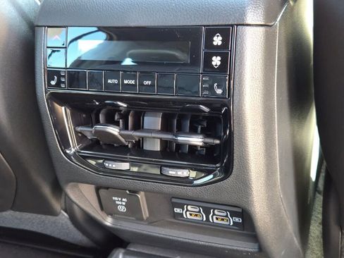 New 2025 Jeep Grand Cherokee L Limited image 9